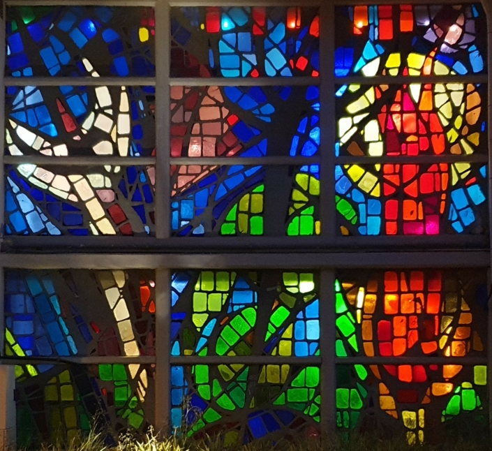 Wall of the Memorial to the I.D.F. dead in Rehovot (Yad Labanim) - Thick Glass (700x600cm, 1963)