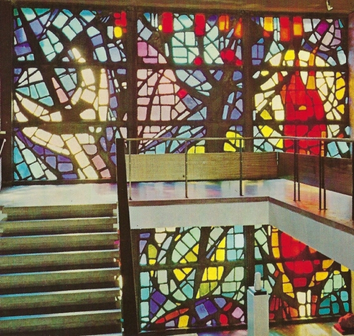 Wall of the Memorial to the I.D.F. dead in Rehovot (Yad Labanim) - Thick Glass (700x600cm, 1963)